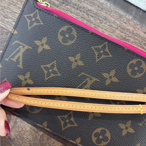 Authentic Louis Vuitton Neverfull PM pink pivone pouch monogram - Picture 4 of 10